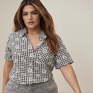Torrid gingham daisy shirt